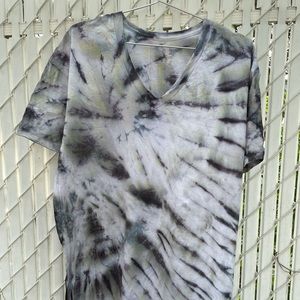 Handcrafted Tie Dye Gray/Black Hues V-neck Tee XL